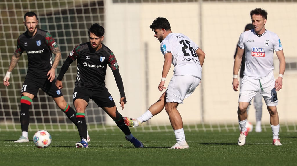 Abu-Bekir El-Zein (2.v.r.) traf am Freitag mit dem SSV Ulm auf seinen Ex-Club 1. FC Magdeburg.