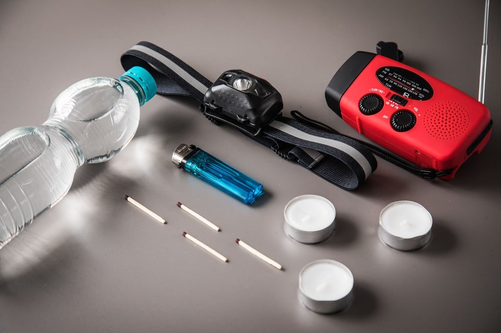 Bei Stromausfall wichtig: Taschenlampen, Kerzen und ein batteriebetriebenes oder Kurbelradio gehören in jeden Haushalt.