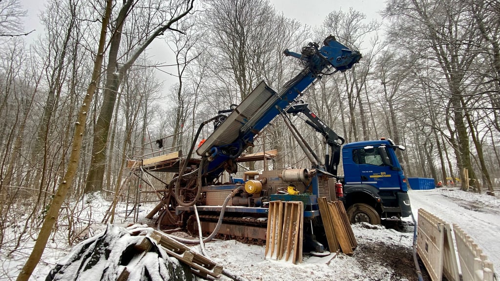 Die Bohrungen für den Tunnel zur B244-Ortsumfahrung um Wernigerode im Harz gehen auch im Winter weiter – wie hier Anfang 2025.