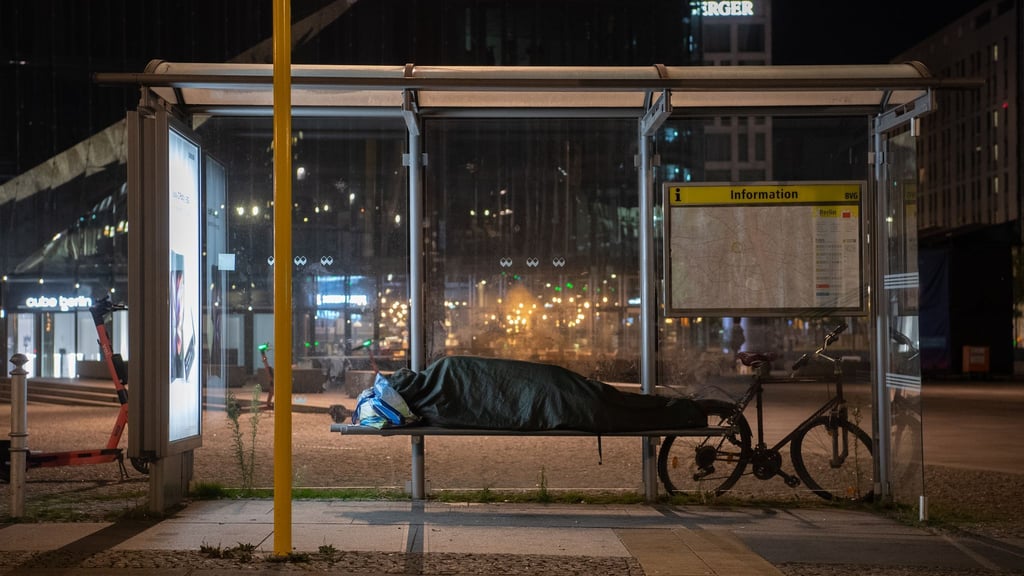 Im Notfall sollen Obdachlose nicht aus den Bahnhöfen verwiesen werden (Archivbild).