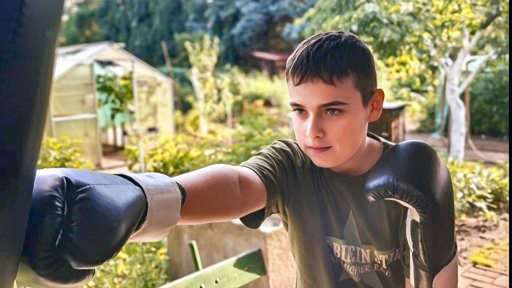 Nach der Erkrankung von Niklas Schuppan, Michael Kühns Sohn, hat der Junge seine Faszination fürs Boxen entdeckt. Sie soll Thema im Film werden.