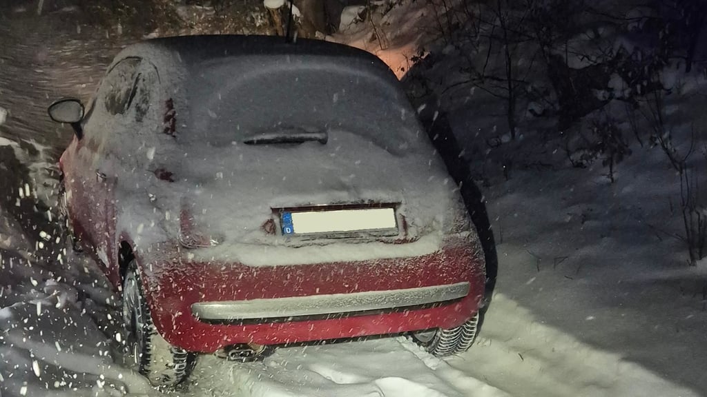 In der Nacht zum Freitag kam im Trecktal zwischen Elbingerode und Heimburg ein Auto von der Straße ab. Es blieb beim Blechschaden.