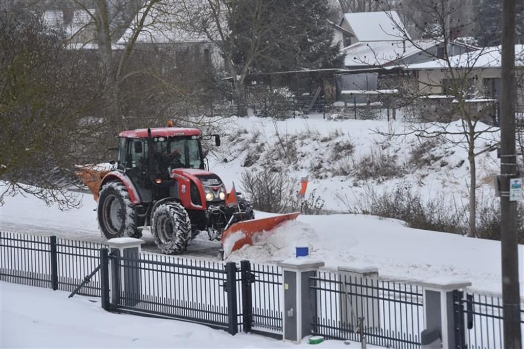 Den ganzen Tag sind die Räumer mit der Arbeit beschäftigt.