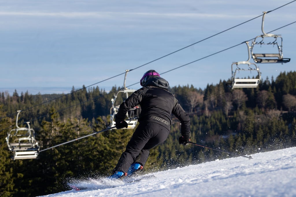 Der Betreiber der Skiarea Heubach rechnet besonders am Samstag mit viel Betrieb. Am Samstag ist Skifahren auch im Snowpark Oberhof, in der Skiarena Silbersattel und bei den Pisten der Winterwelt Schmiedefeld möglich. (Archivbild)