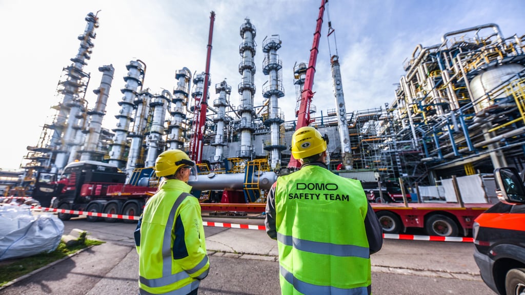 Stillstände in der Produktion haben beim Werk von Domo in Leuna normalerweise einen langen Vorlauf. Nicht nur die Gewerkschaft fürchtet daher im Falle einer kurzfristien Abschaltung Schäden an den Anlagen.