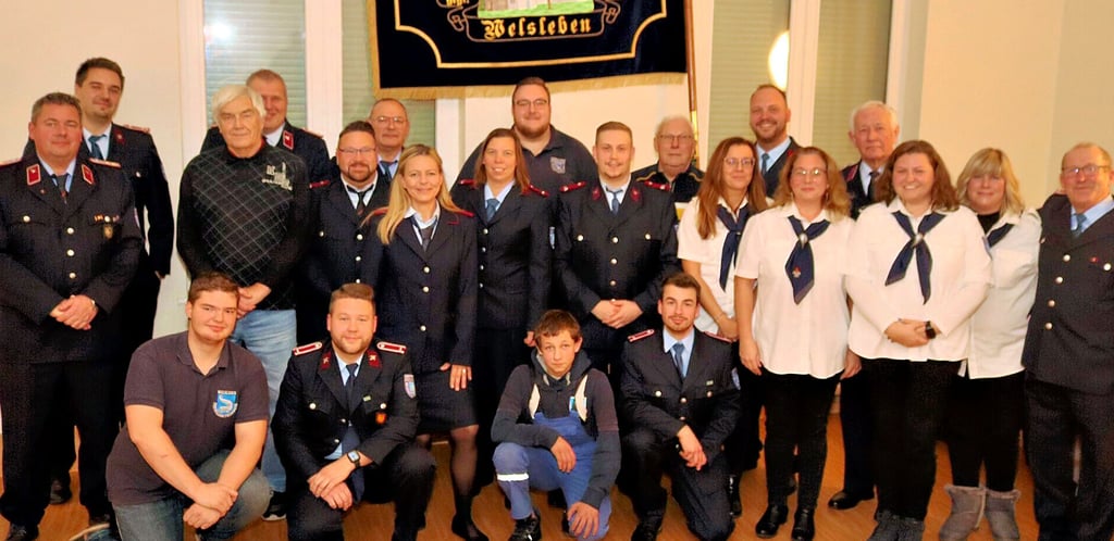 Die beförderten, ausgezeichneten und geehrten Kameraden der Feuerwehr Welsleben.