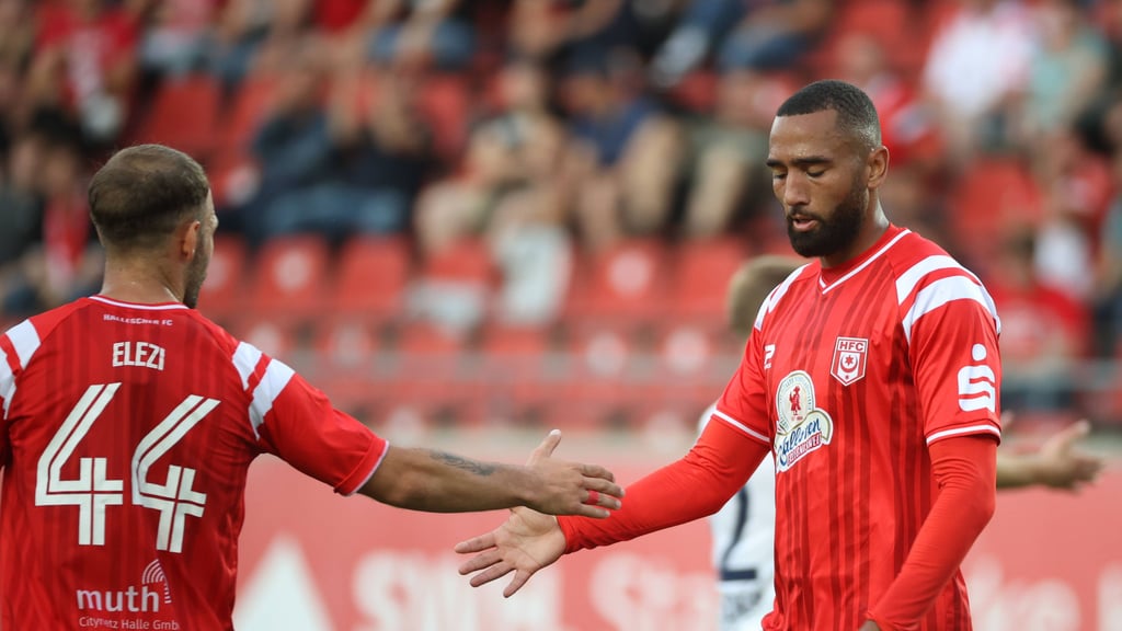 Cyrill Akono (r.) blieb beim Halleschen FC glücklos.