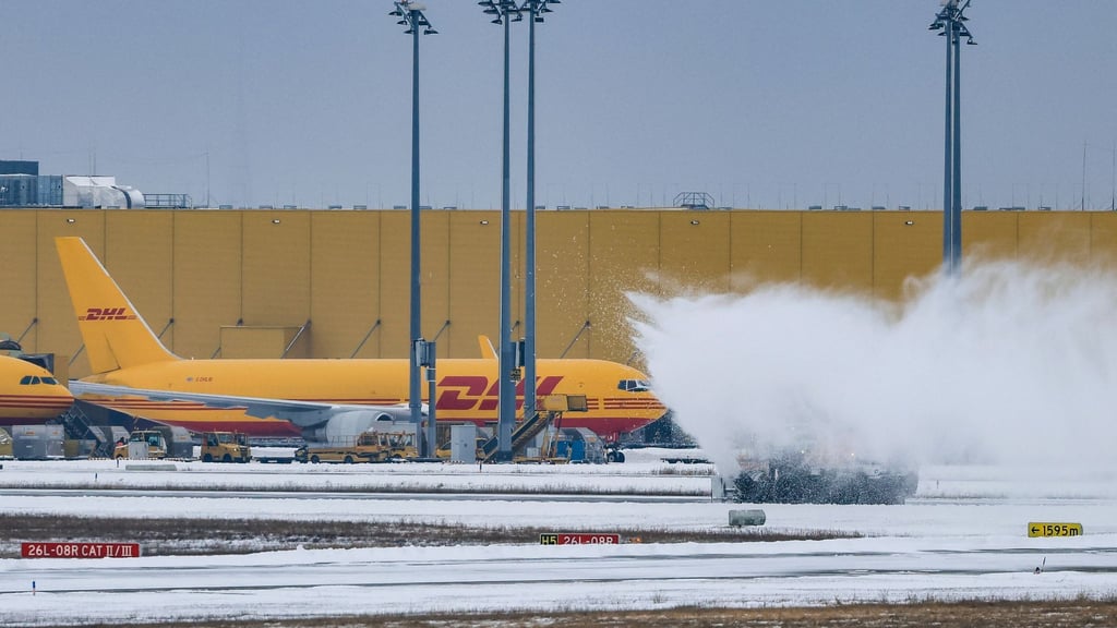 Trotz Frost und Schnee läuft der Flugbetrieb in Leipzig/Halle und Dresden stabil.