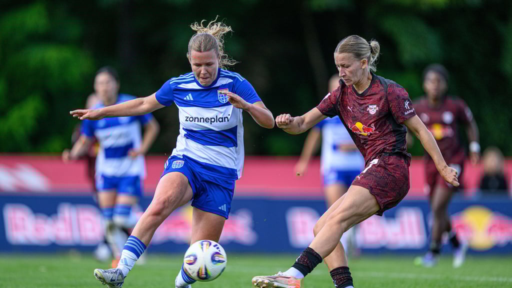 Marlene Müller (r.) traf im Sommer-Test gegen Zwolle für RB.
