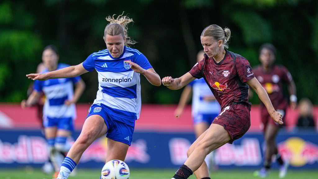Marlene Müller (r.) traf im Sommer-Test gegen Zwolle für RB.