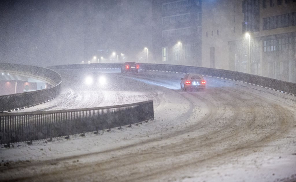 Heftiges Winterwetter sorgt für schwierige Straßenverhältnisse.