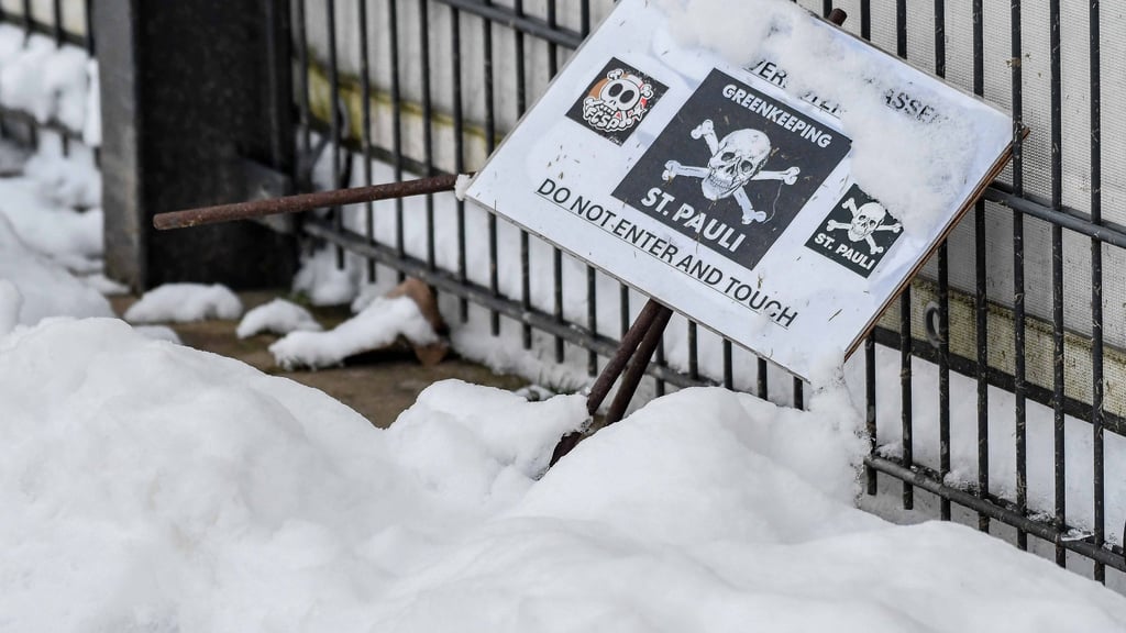 Do not enter: Das Spiel am Millerntor muss wohl tatsächlich verlegt werden.