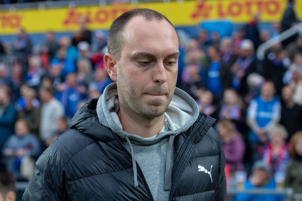 Ole Werner bei seinem ersten Spiel als Interimstrainer für Holstein Kiel am 20. September 2019, einem 1:2 gegen Hannover 96.