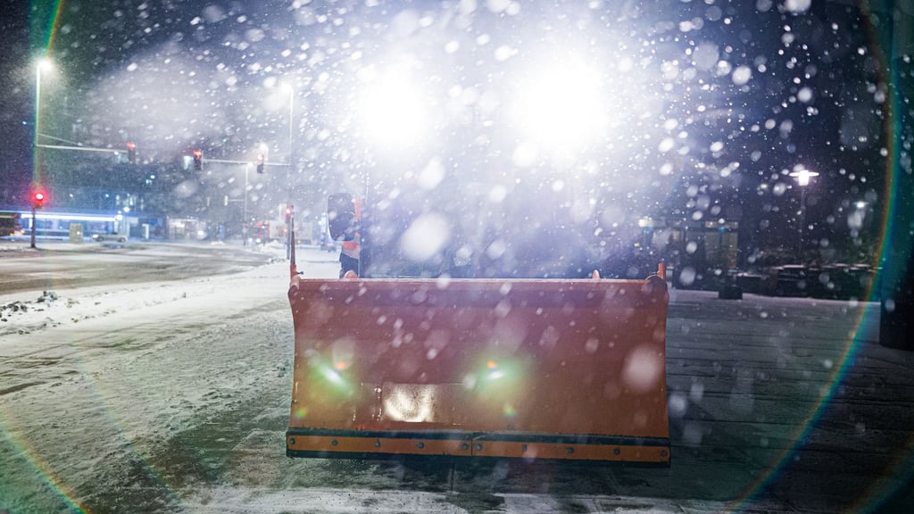 Es werden teils heftige Schneefälle und -verwehungen erwartet.