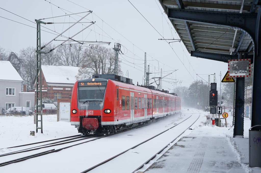 Die Züge auf der Strecke Magdeburg-Stendal fahren.
