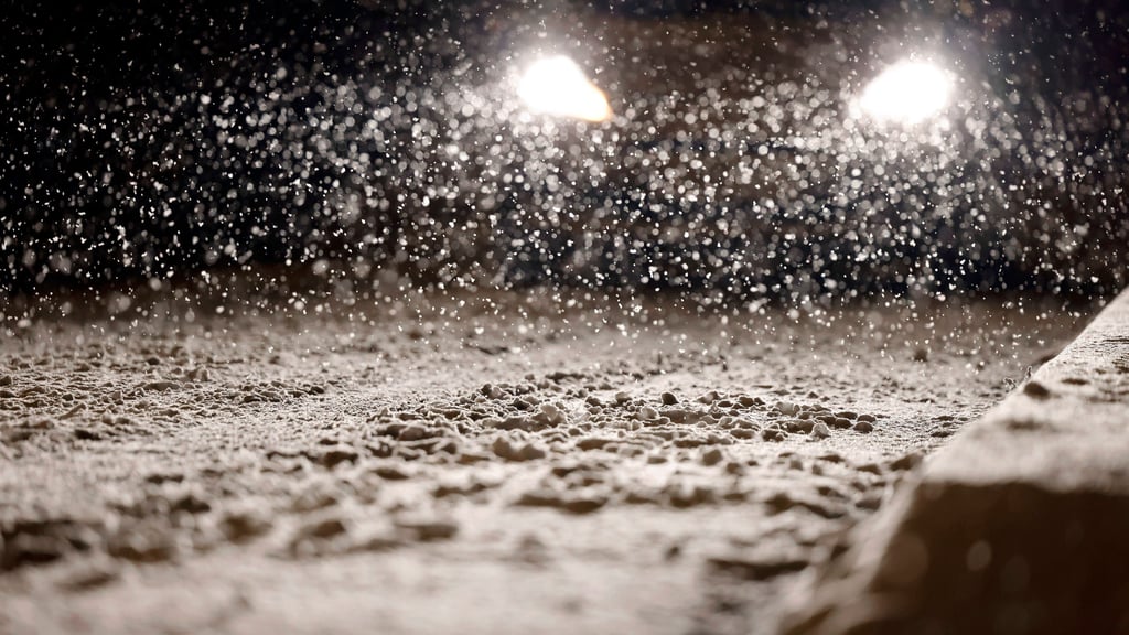 Winterliche Straßenverhältnisse haben in Zeitz und im Burgenlandkreis des Busverkehr zum Erliegen gebracht. 