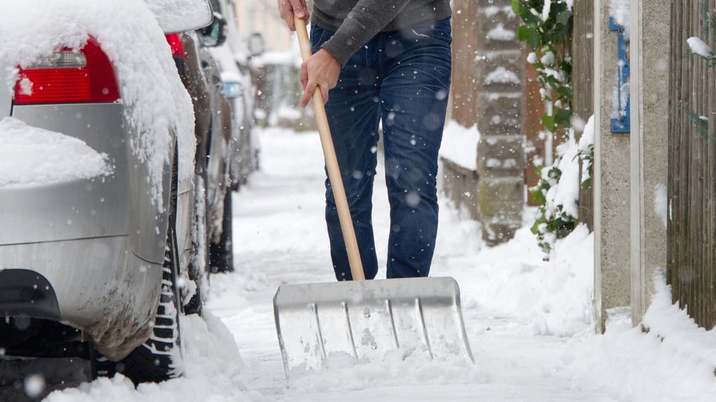 Die Straßenreinigungssatzung Zeitz regelt, in welchen Zeiträumen in der Stadt Schnee beräumt werden muss.