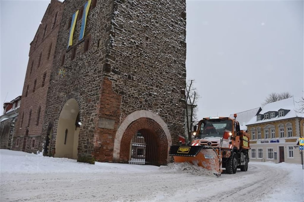 In Haldensleben ist der Winterdienst seit der Nacht im Einsatz.