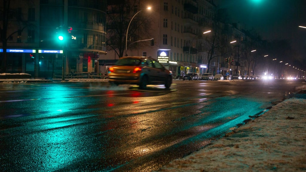 Am frühen Morgen meldet die Polizei nur wenige Verkehrsunfälle. (Symbolbild)