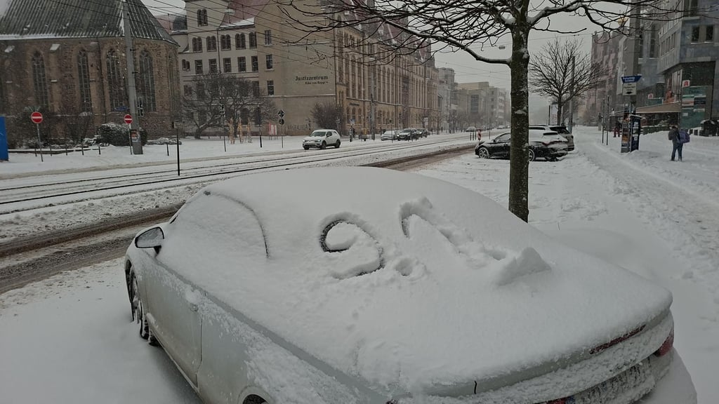 Sturmtief Elli ist nun auch in Magdeburg angekommen und sorgt für Schneemassen in der ganzen Stadt.&nbsp;