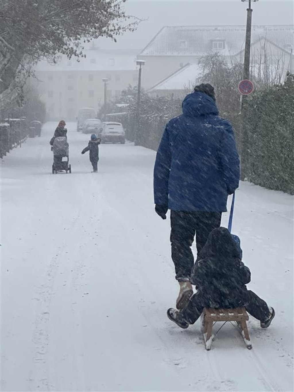 Auf den Straßen ist man heute am besten mit dem Schlitten unterwegs.