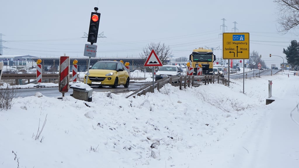 Der Verkehr auf der B189 rollt wieder - wenn auch mit kurzer Unterbrechung an der Ampel.