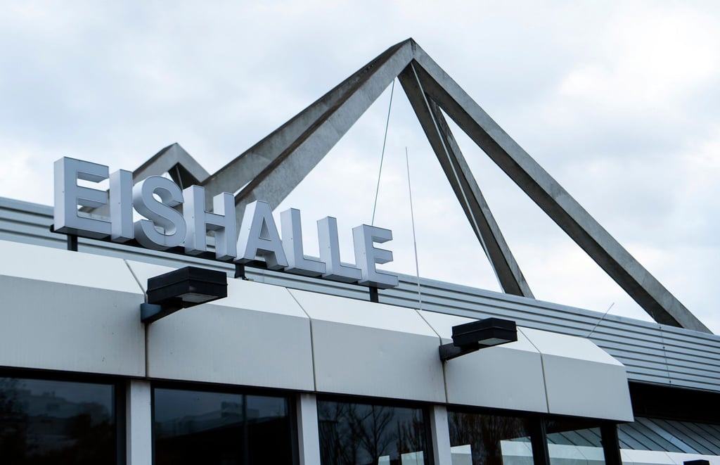 Auch die Eishalle war länger zu. Sie wurde laut Bezirksstadtrat Benjamin Fritz im Oktober 2025 nach eineinhalb Jahren wiedereröffnet. (Archivbild)