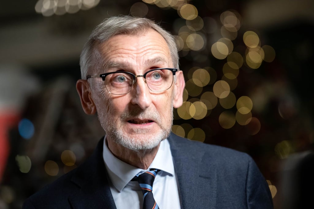 Sachsens Innenminister Armin Schuster (CDU) lehnt SPD-Pläne für ein umfassendes Bleiberecht für Migranten ab (Archvibild).