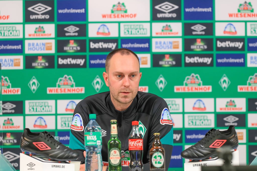 Ole Werners erste Pressekonferenz als Trainer von Werder Bremen Dezember 2021.