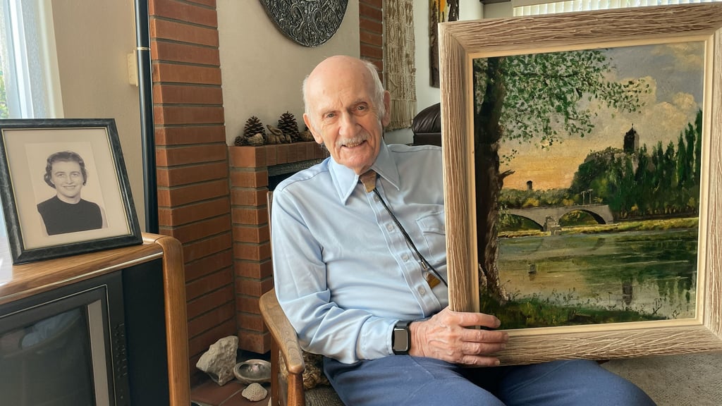 Dieter Marcus wurde 1932 als Sohn eines jüdischen Rechtsanwalts in Halle geboren. Die Familie überlebte das Grauen des Nationalsozialismus und begann ein neues Leben in den USA.