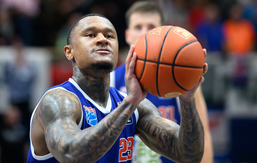 Charles Callison und die Bundesliga-Basketballer des Syntainics MBC reisen nur unter Protest zum Spiel nach Oldenburg. (Archivbild)