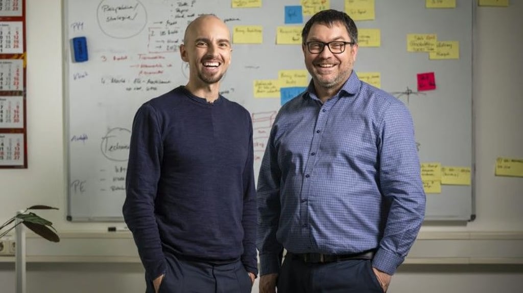 Pierre Tangermann (links) und Mirko Buchholz sind die beiden Gründer von Perio Trap. Ihre Zahnpasta findet derzeit reißenden Absatz.