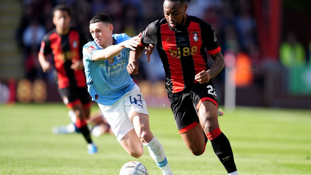 Ab sofort sind Phil Foden (l) und Antoine Semenyo Teamkollegen bei Manchester City.
