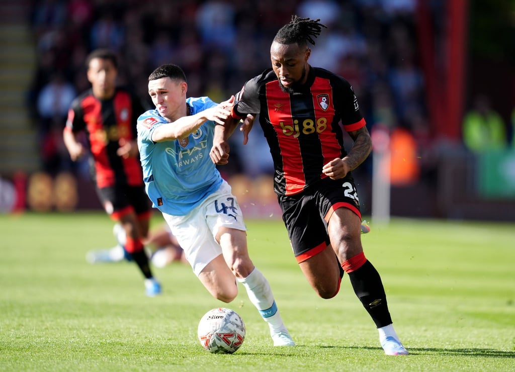 Ab sofort sind Phil Foden (l) und Antoine Semenyo Teamkollegen bei Manchester City.