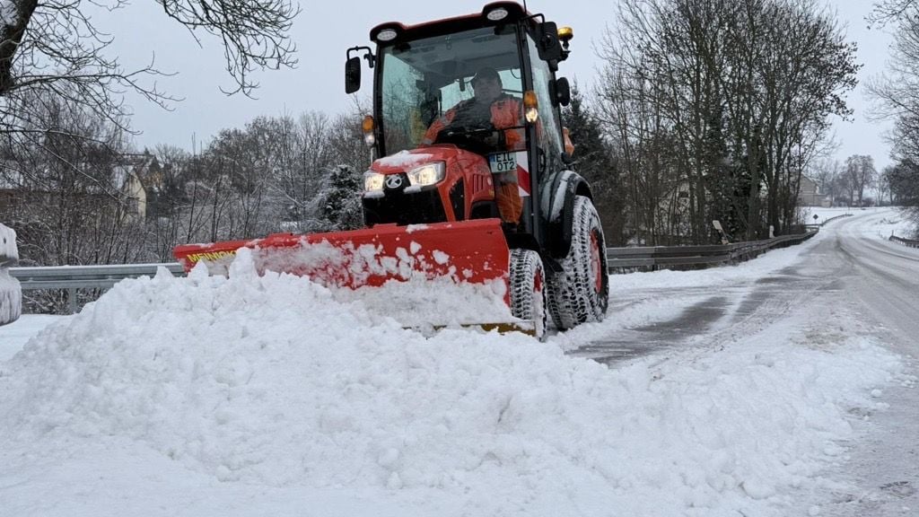 Am Freitagmorgen war der Winterdienst im ganzen Landkreis unterwegs.