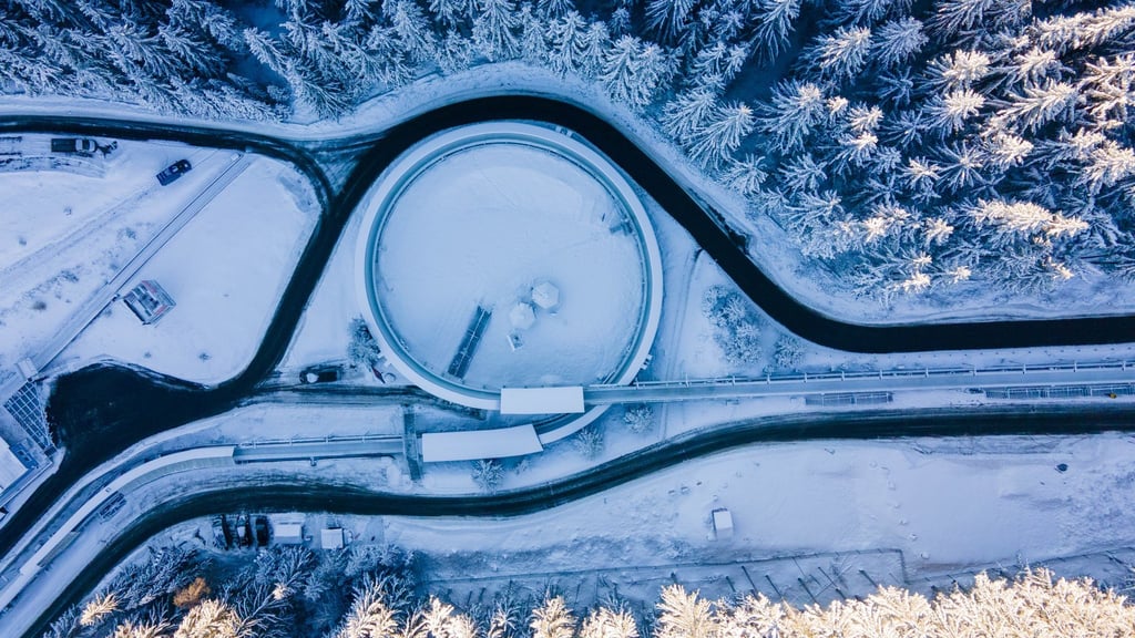 Auf der Rennschlitten- und Bobahn Altenberg finden in der kommenden Woche Weltcups im Bob und Skeleton statt (Archivbild)