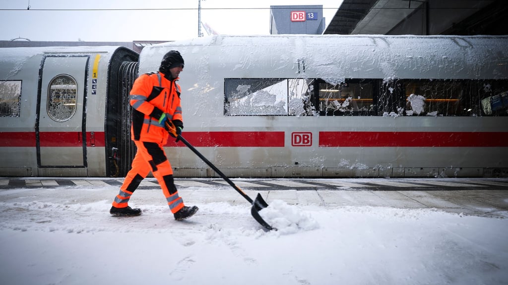 Die Deutsche Bahn will am Samstag den Fernverkehr in Norddeutschland wieder aufnehmen.