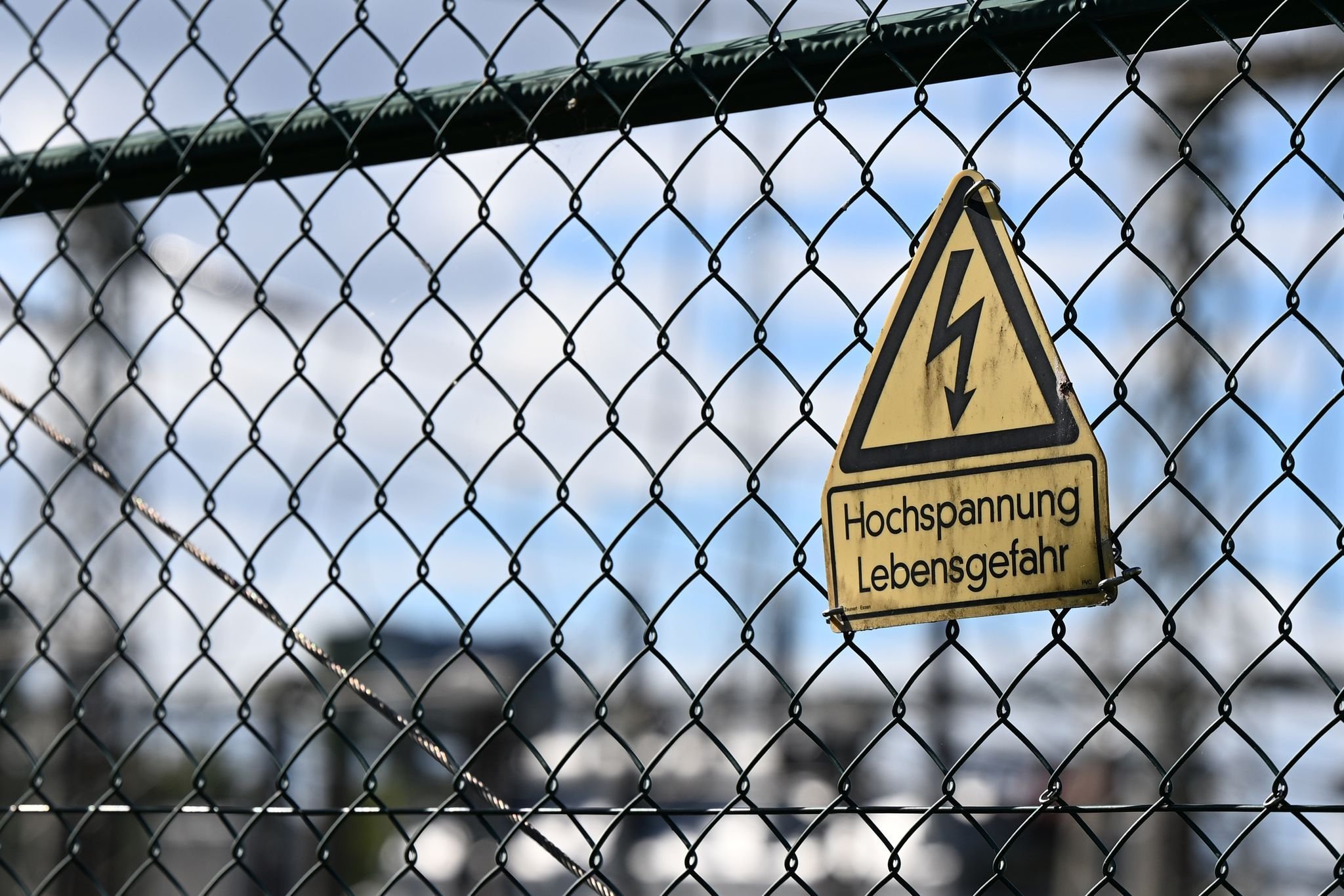 Saalekreis: Brandstiftung an Trafohäuschen: Zeitweise Stromausfall