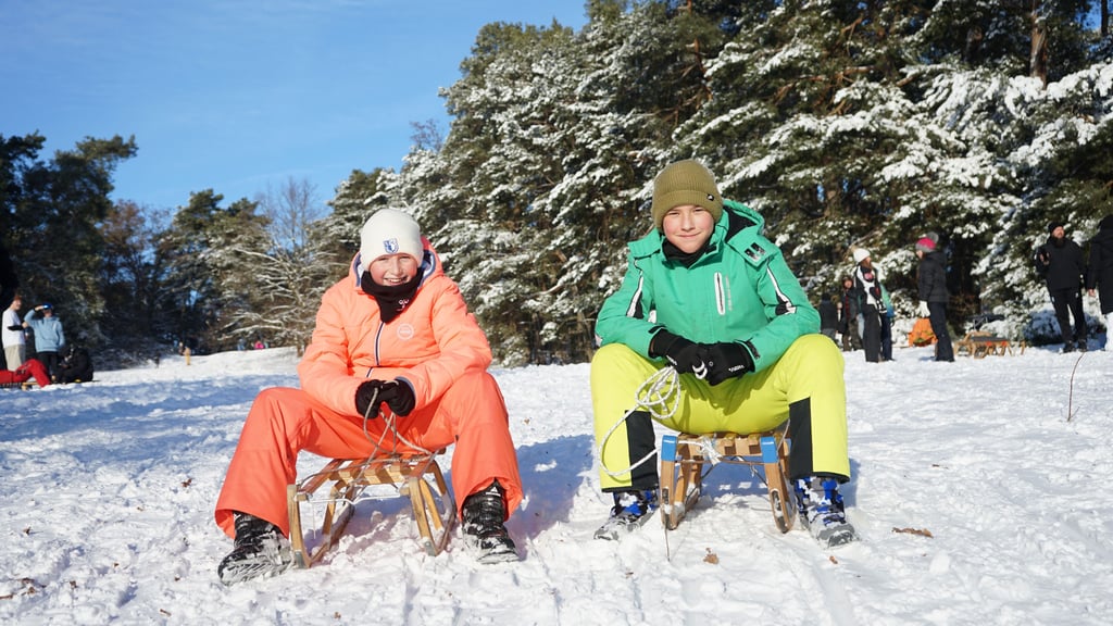 Der Farsleber Weinberg steht bei Lukas, Max und vielen anderen als Rodelberg hoch im Kurs.