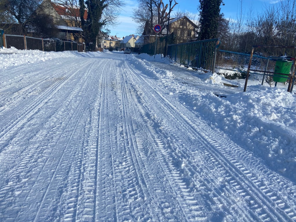 Die Nebenstraßen in Gommern eignen sich gut für das Skilanglauftraining.