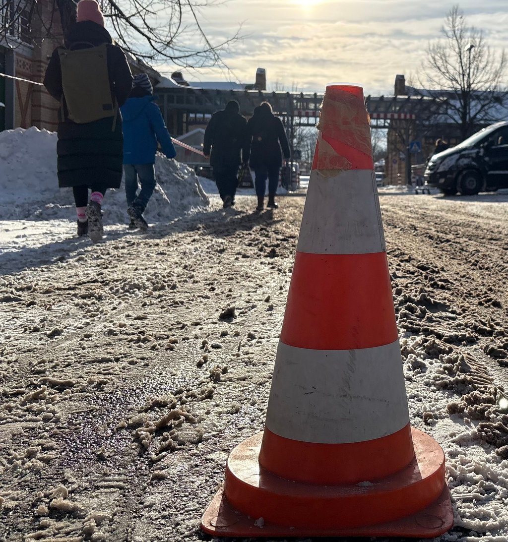 Beim Einkaufen muss heute damit gerechnet werden, dass es zu Einschränkungen auf den Parkplatzflächen der Supermärkte kommen kann.