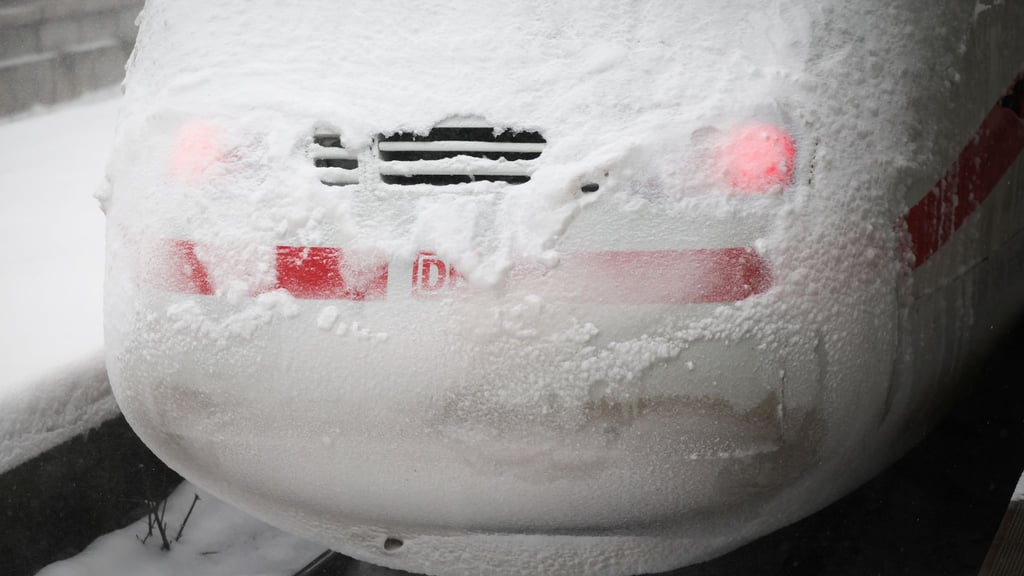 Im Bahnverkehr gibt es weiterhin starke Einschränkungen.