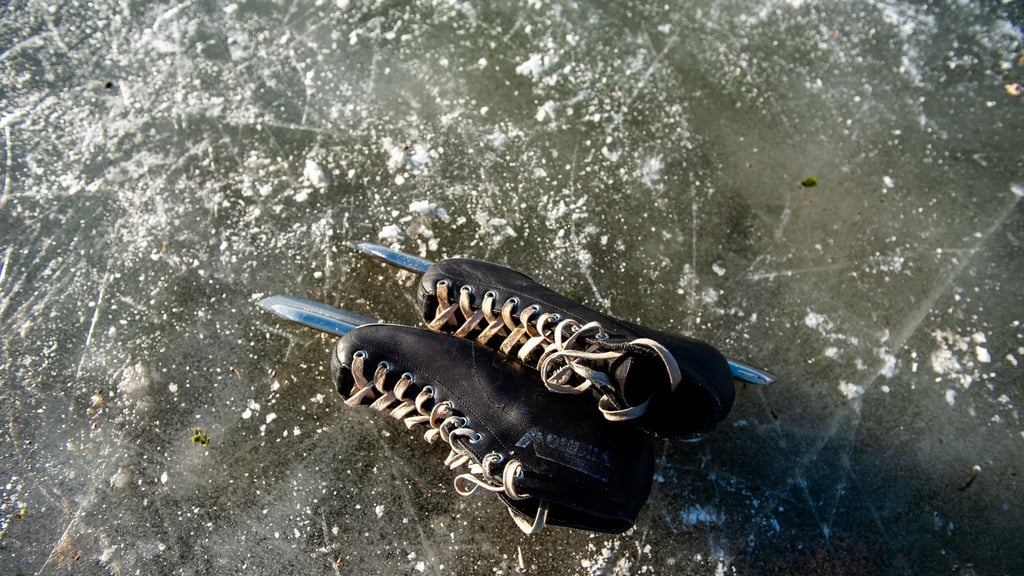 Zugefrorene Seen und Teiche sind verlockend - aber auch gefährlich. (Symbolbild)