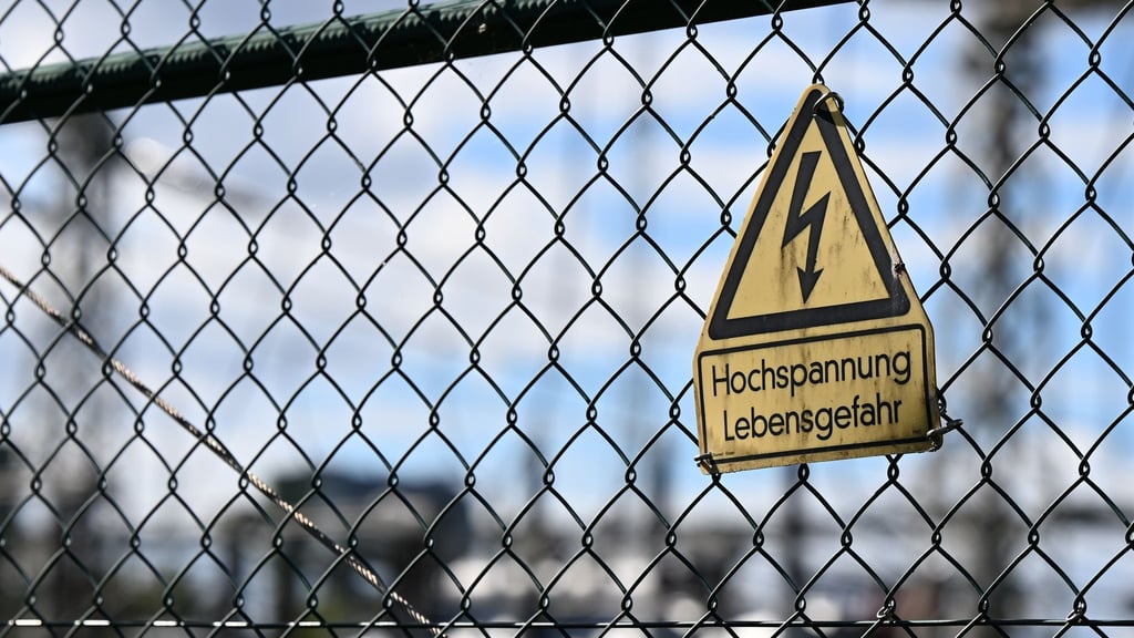 Zeitweise waren Haushalte im Saalekreis ohne Strom. (Symbolbild)