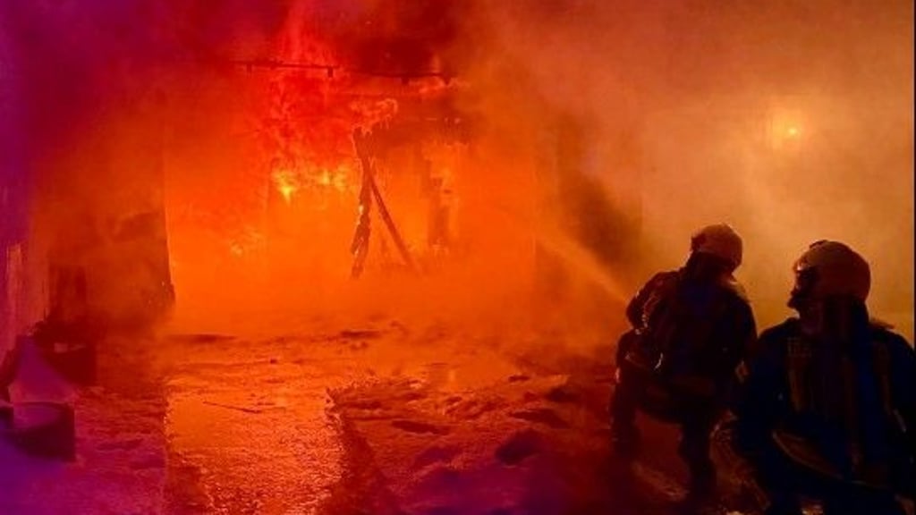 Die Garage in Wülknitz stand im Vollbrand. 