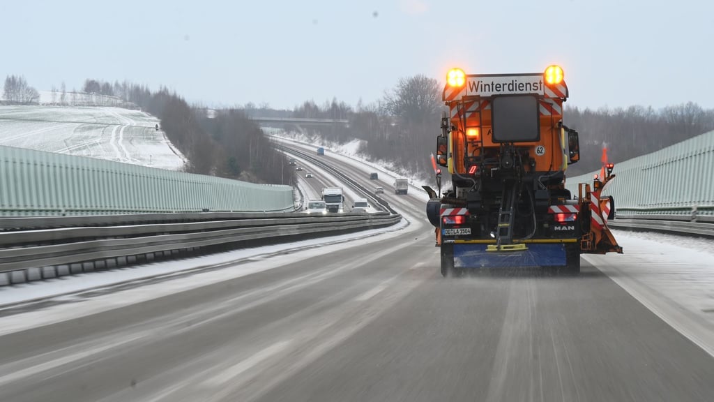 Größere Unfälle auf Thüringens Straßen sind der Polizei mit Blick auf das Winterwetter bislang nicht bekannt. (Symbolbild)