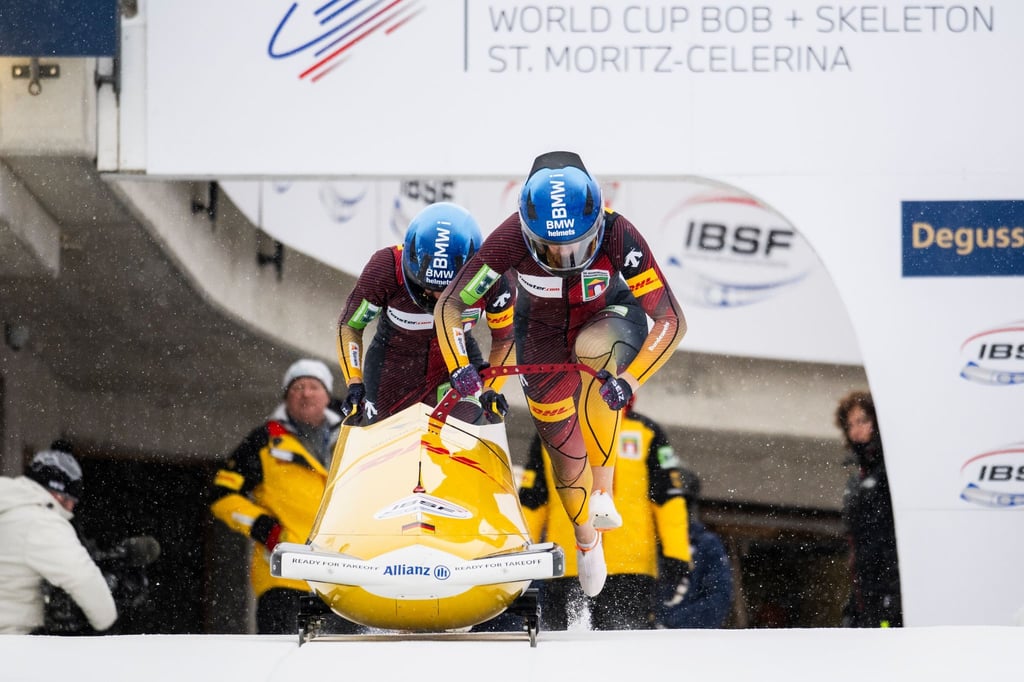 Laura Nolte (r) und Anschieberin Leonie Kluwig holen bei der Zweierbob-EM Silber. Im Weltcup reicht es für Platz drei.