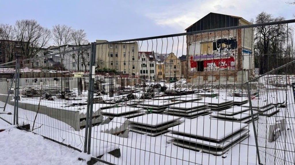 Mehr als nur eine Winterpause: An der Schorre wird seit Monaten nicht mehr gearbeitet. Der Grund ist unklar.