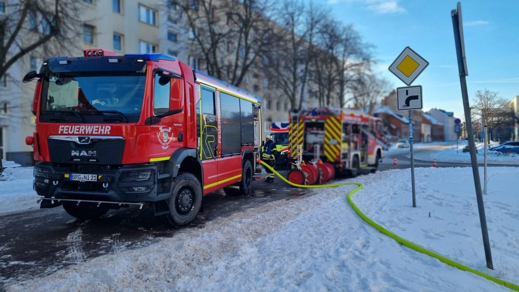 Der Einsatz führte die Burger Feuerwehr in ein dichtbewohntes Neubaugebiet.