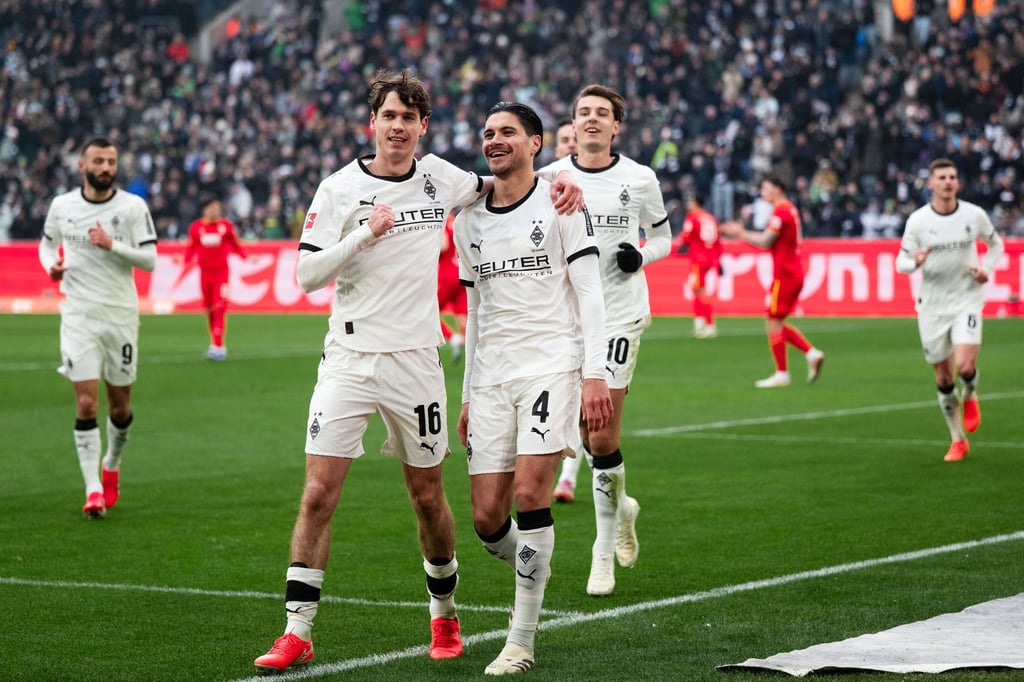 Sander und Diks freuen sich über die frühe Führung.